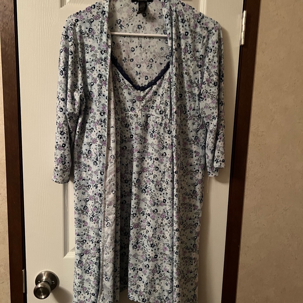 Jessica Simpson Blue Floral Robe Set